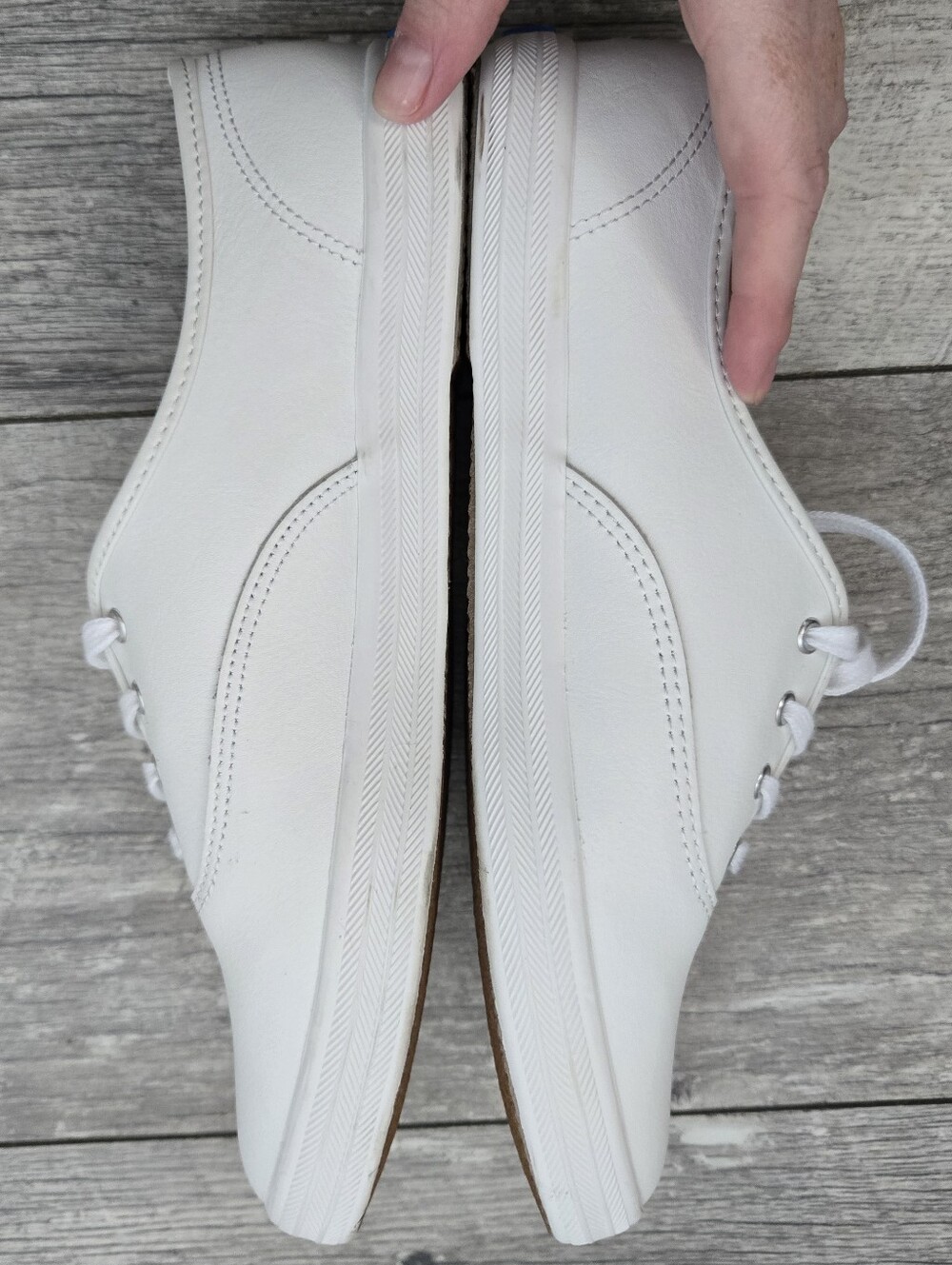 8 Wide Women's Champion Originals Leather Medium/Wide Sneaker Size 8 Wide - Picture 11 of 11